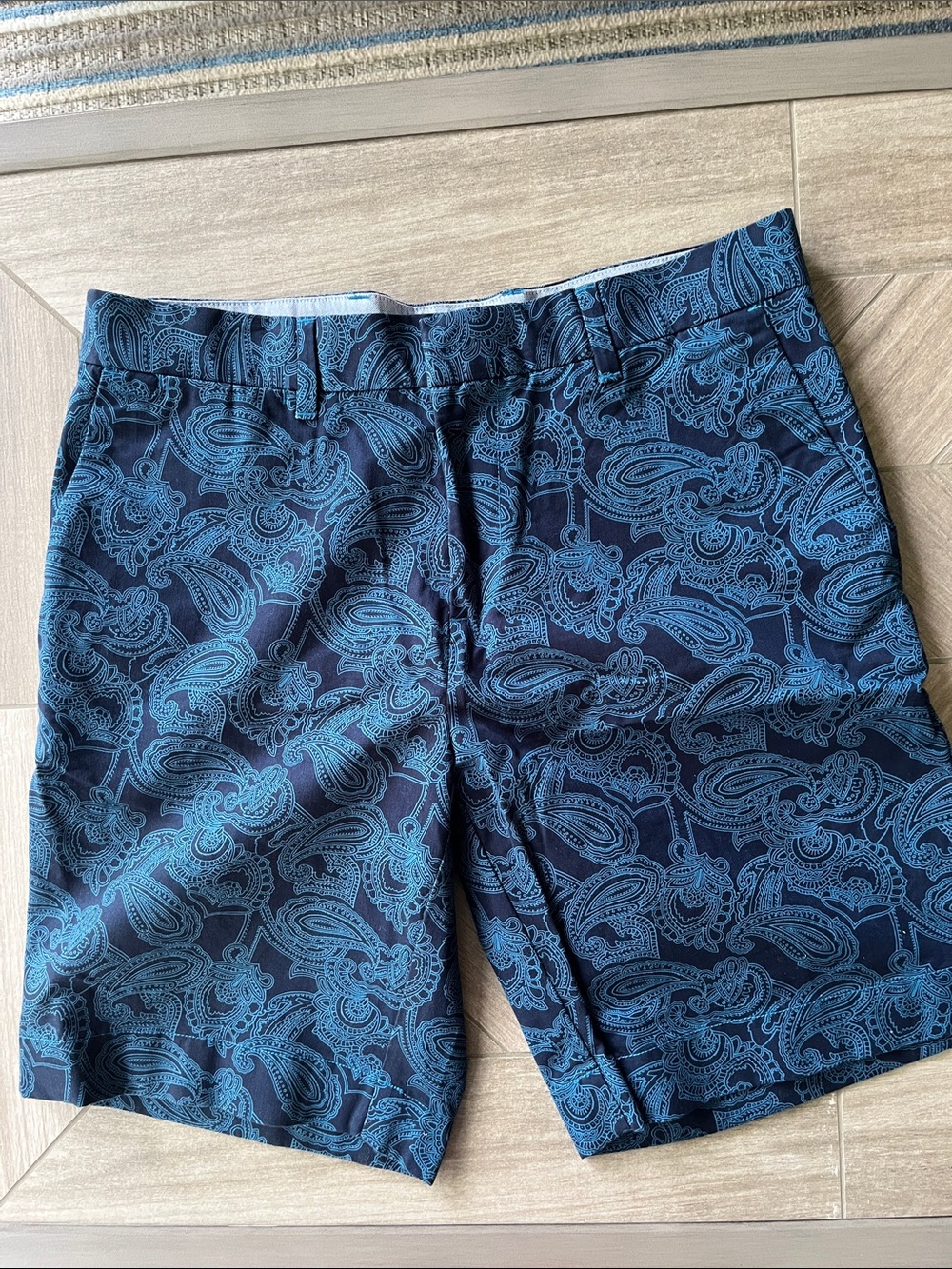 Tommy Hilfiger 32 waist / 9” inseam shorts